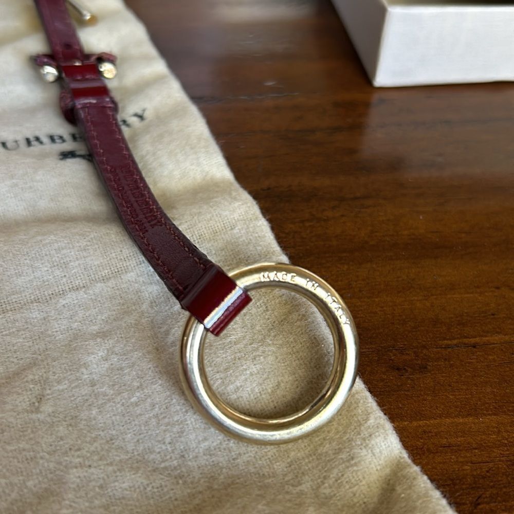 Burbbery Leather gold hardware lock impeccable Burgundy color - Picture 4 of 6